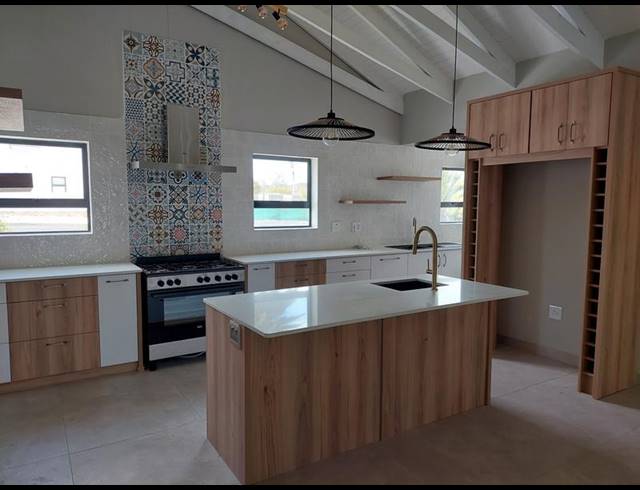 3 BEDROOM HOUSE FOR SALE IN SHELLEY POINT